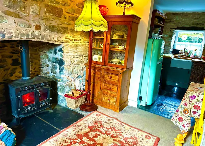 Castle Buildings Cottage2