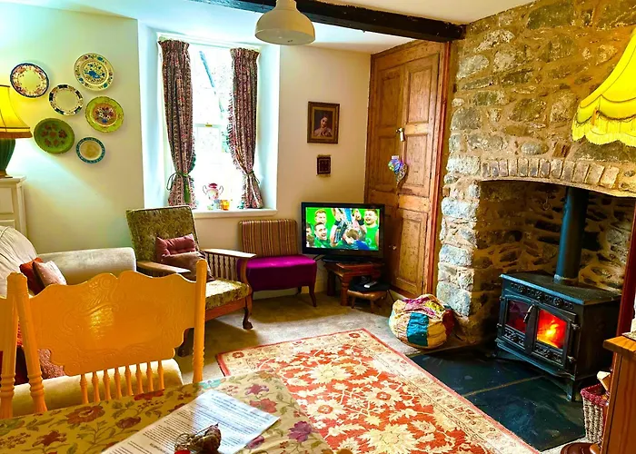 Castle Buildings Cottage2