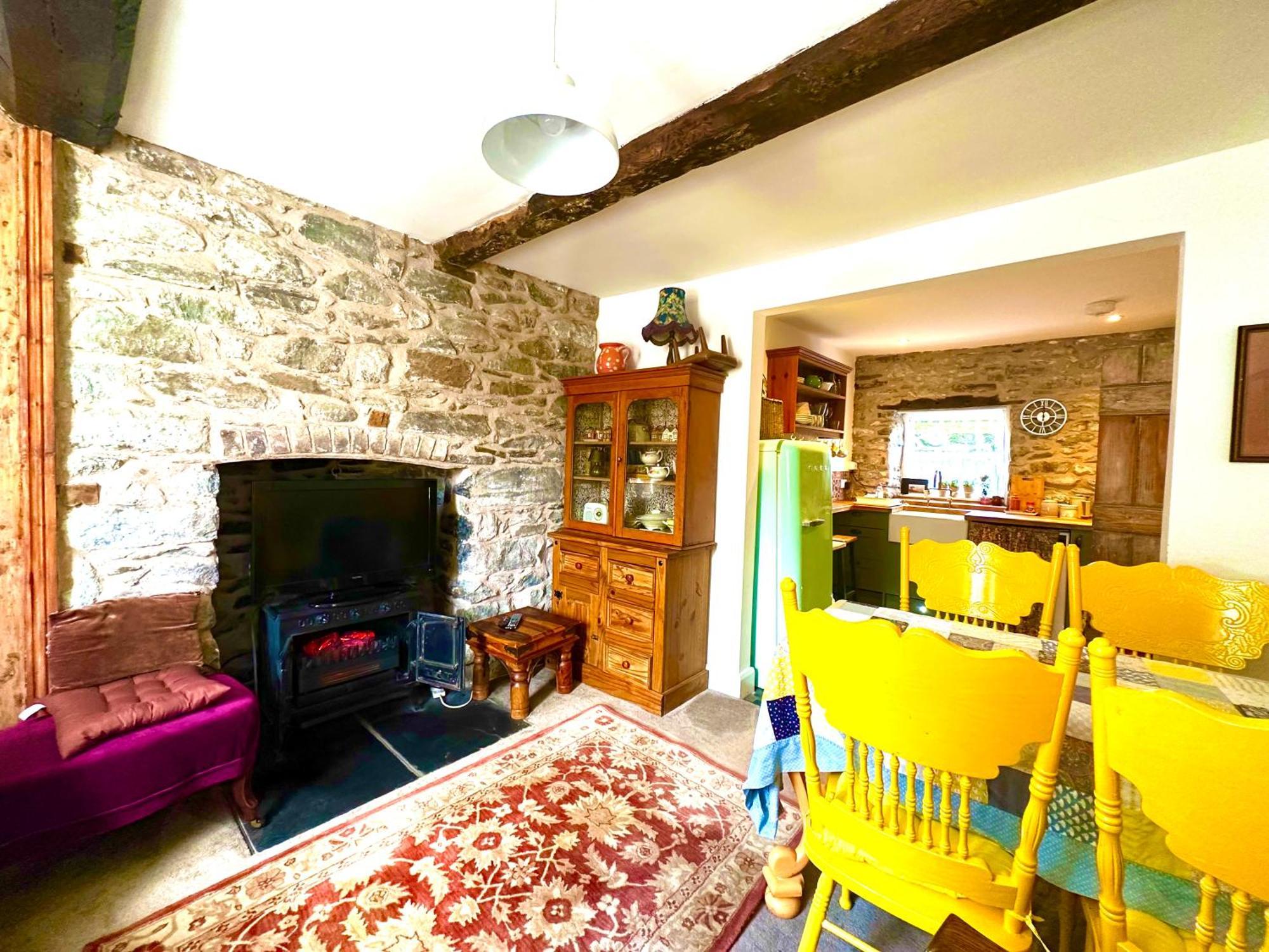 Castle Buildings Cottage2 * Llanrhaeadr-ym-Mochnant
