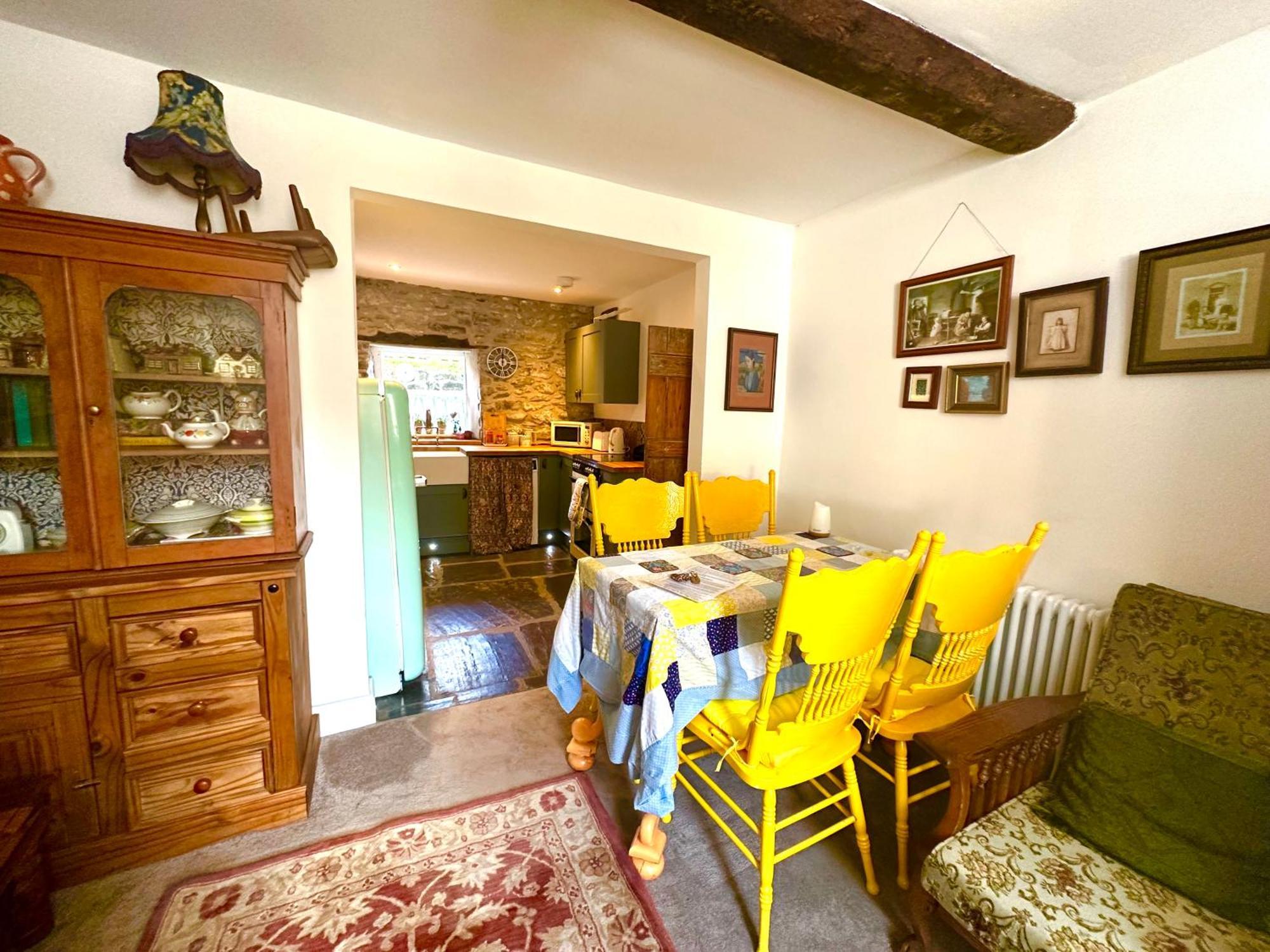 Castle Buildings Cottage2 *